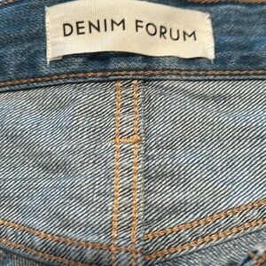 Denim Forum Mid Rise Slouchy BF jeans. Size 28